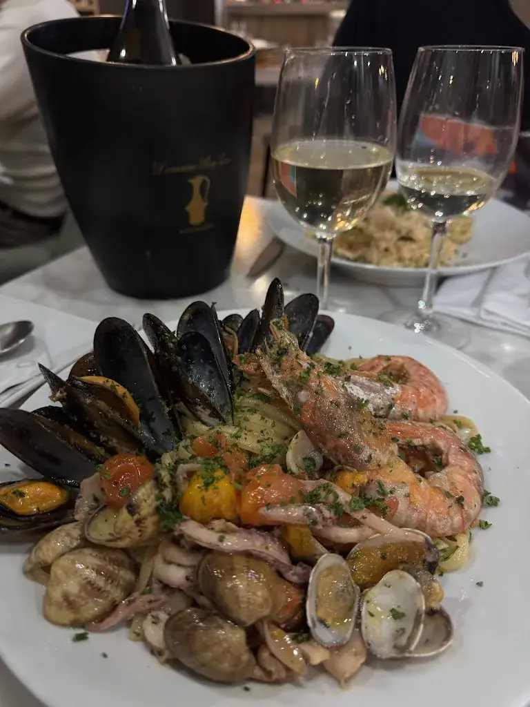 La Serenata_Marseille_slider_image_2