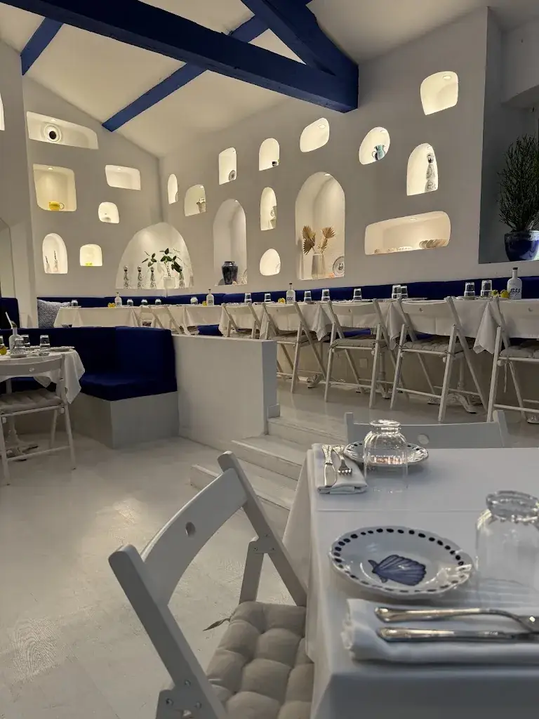 Santorin_Marseille_slider_image_1