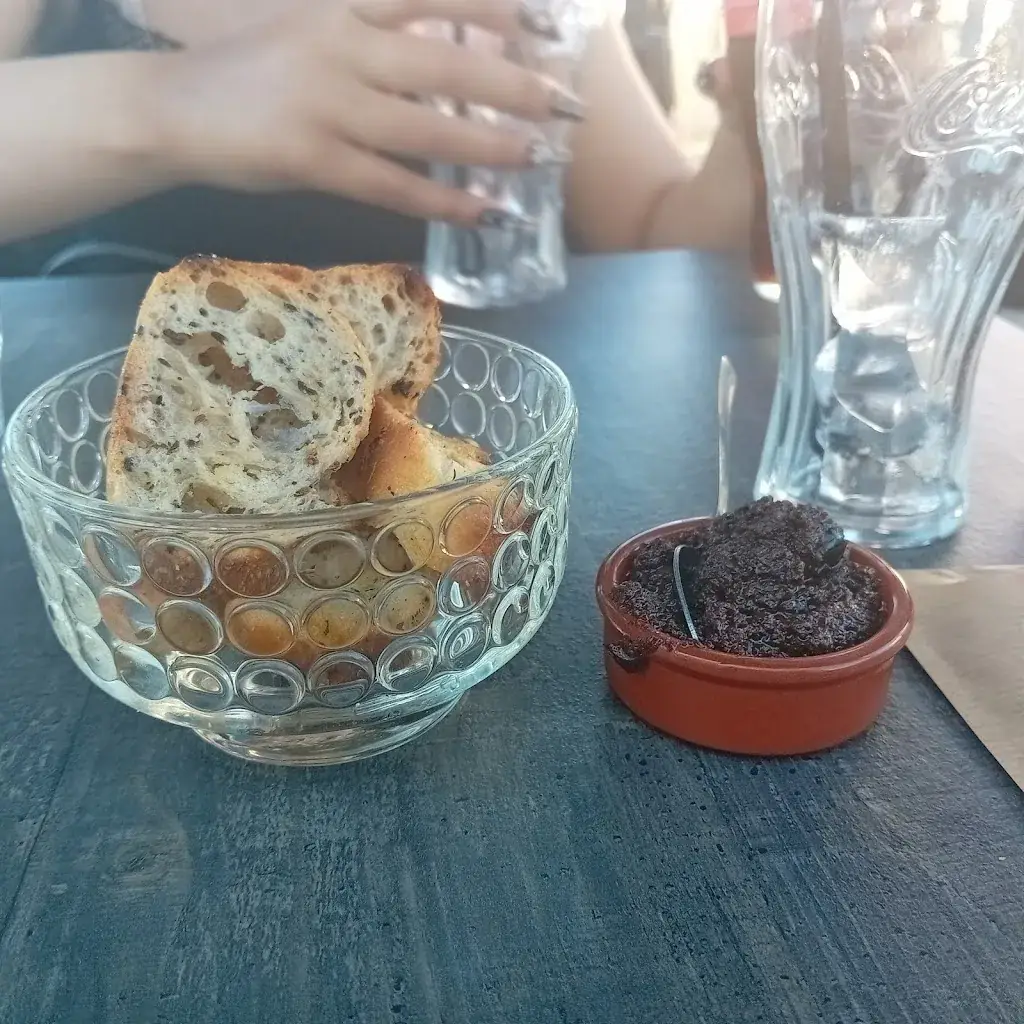 Elettra Dal Pian_Brasserie La Strada_Marseille_review