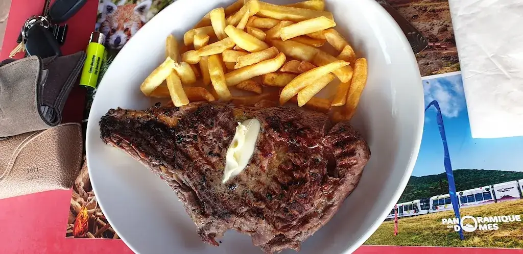 Restaurant Le Pont Astier Restaurant in Orléat