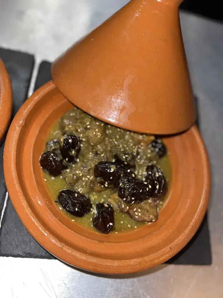 Kaïna TAHIRI_Le Carré_Marseille_review