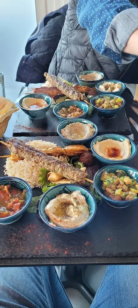 R M_Le Carré_Marseille_review