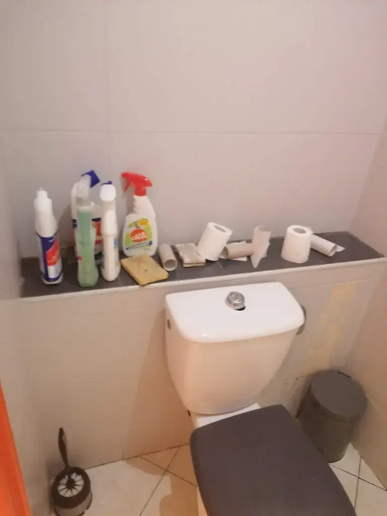 Zita Hunyadi_Le 8ème Sud_Marseille_review