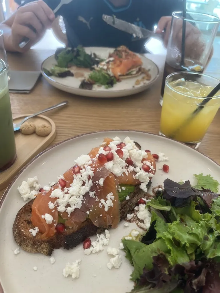 Guylaine Kammerer_Ficanas_Bormes-les-Mimosas_review