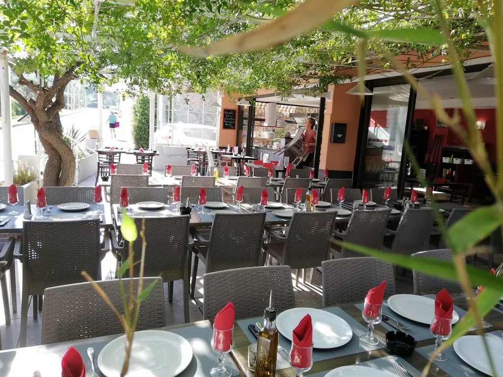 L'Azzura_Bormes-les-Mimosas_slider_image_1