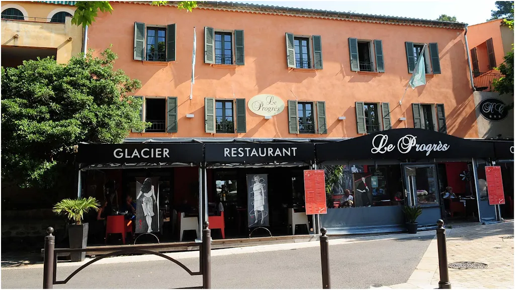 Café du Progrès - Bormes-les-Mimosas Restaurant in Bormes-les-Mimosas