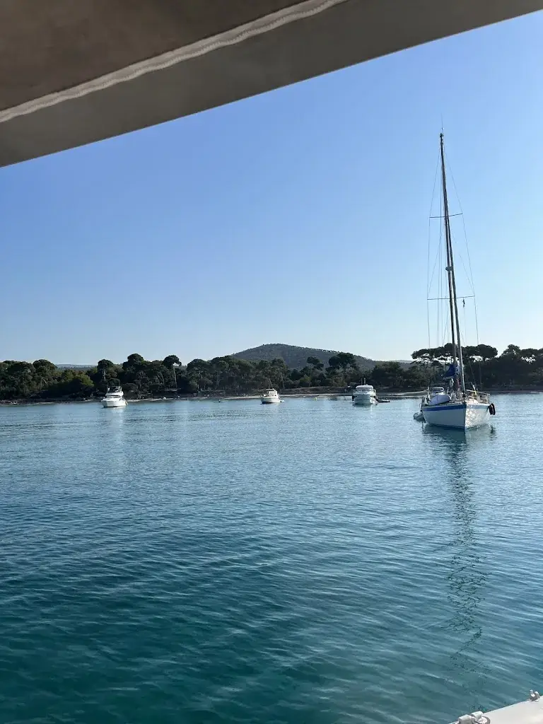 Peter Golumbeck_L’Estagnol_Bormes-les-Mimosas_review