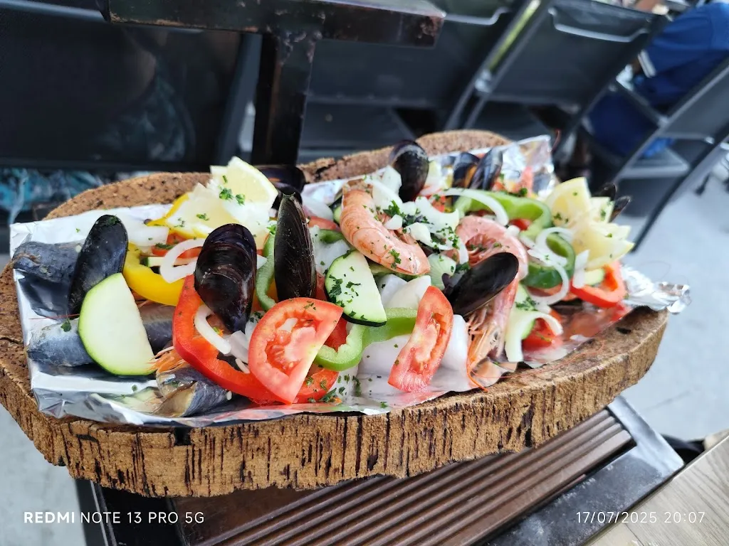 Nathalie Dumont_C’ LA FAMILLE_Bormes-les-Mimosas_review