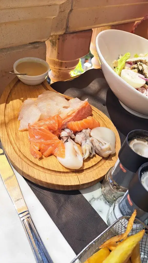 Peter Holdway_Bar-Restaurant BELLEVUE_Bormes-les-Mimosas_review