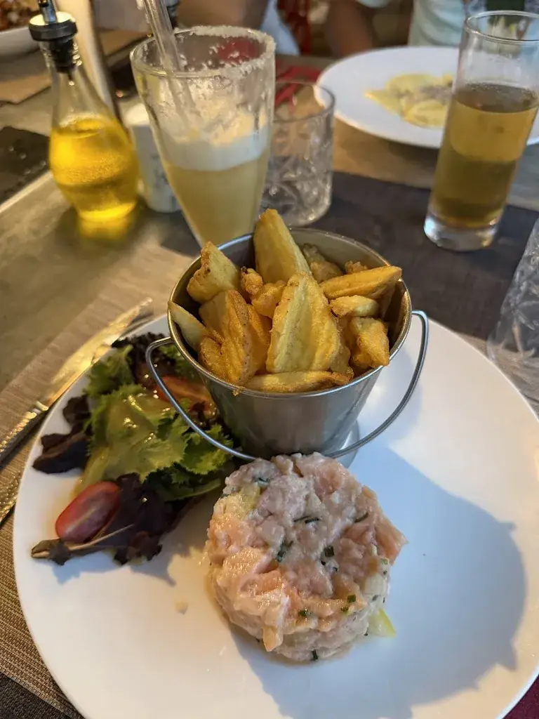 Marie R_Carré dés Lys_Bormes-les-Mimosas_review