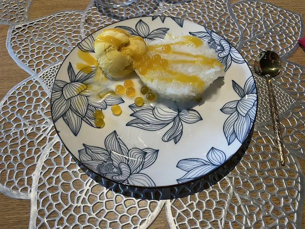 Owen H_Pad thai_issole_review