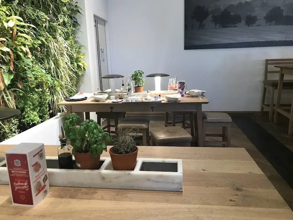 Rebecca E_Vapiano Plan de Campagne Pasta Pizza Bar_Cabriès_review