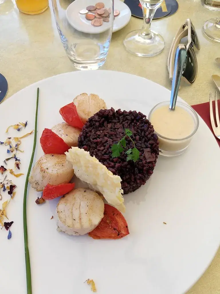 Lilly Beinsteiner_La Taverne - Table de caractère - Briançon_Briançon_reseña