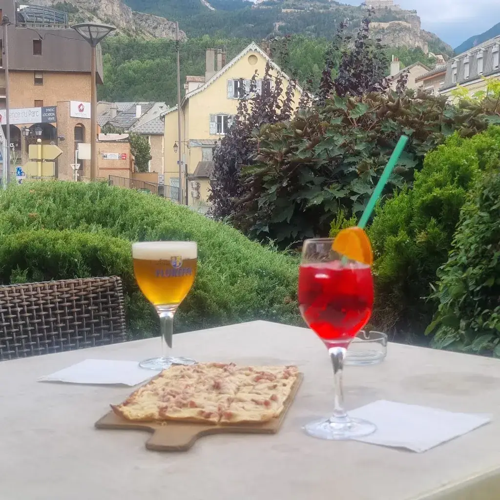 La Taverne - Table de caractère - Briançon_Briançon_slider_image_2