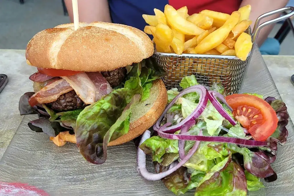 La Taverne - Table de caractère - Briançon_Briançon_slider_image_3
