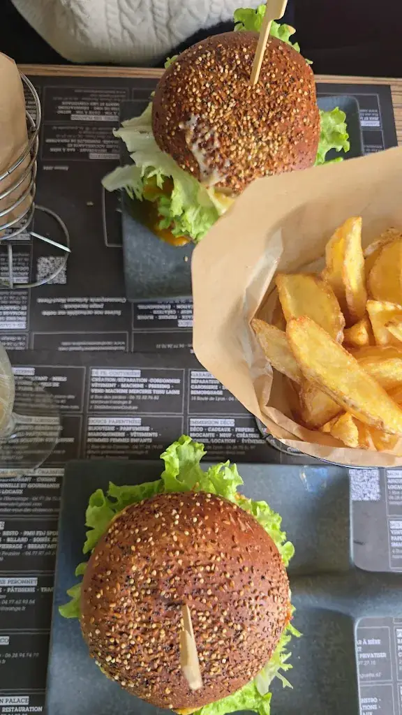 Kaz Bialobrzeski_Le Bidule (Wooden leg)_Noirétable_recensione