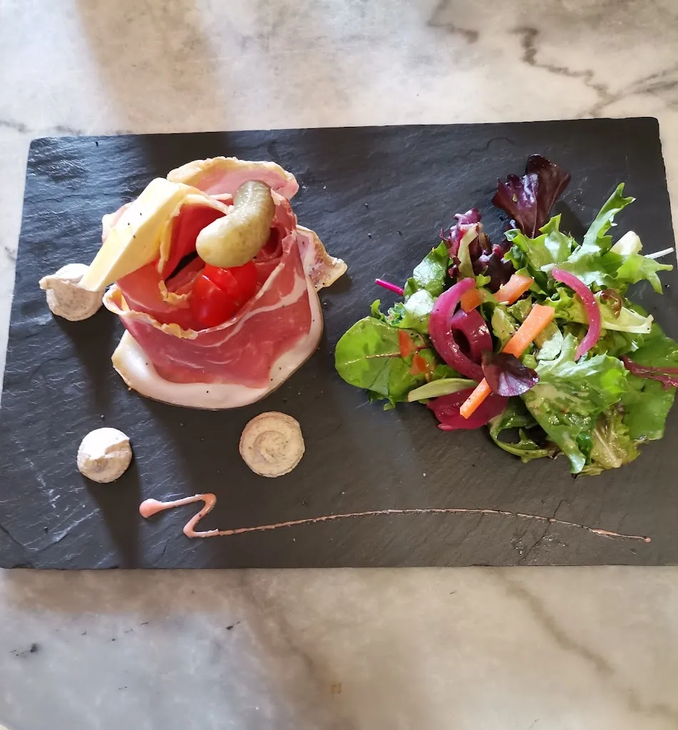 Restaurant Les Temps de Royon à1 Km de A89 - sortie 31_Salles_slider_image_2