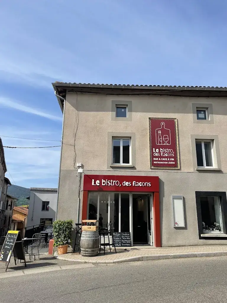 Le bistro, des flacons ristorante a Noirétable