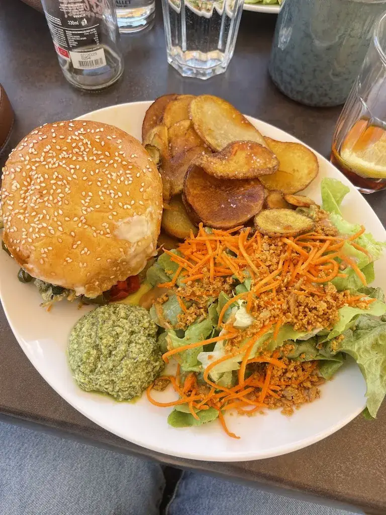 Marie Bankes_Le 027_Briançon_review