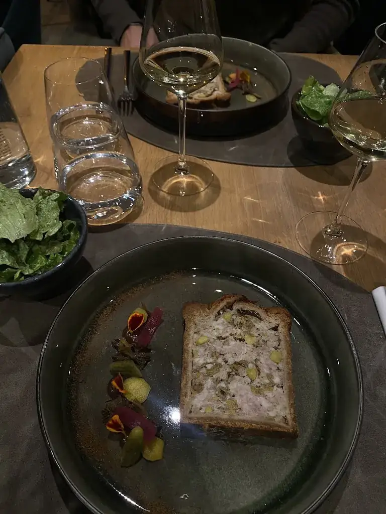 Arantxa Barba_Restaurant Colette (Domaine de la Plagnette)_Salles_review