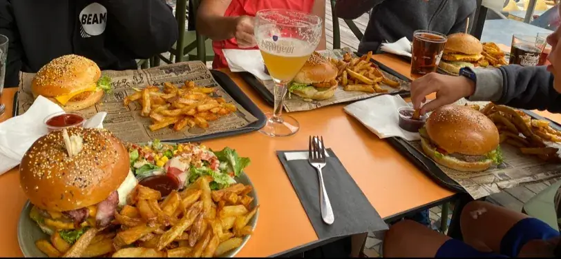 Harmen en Gretha van der Laan_La Friterie d’Eva - Bar Friterie_Briançon_review