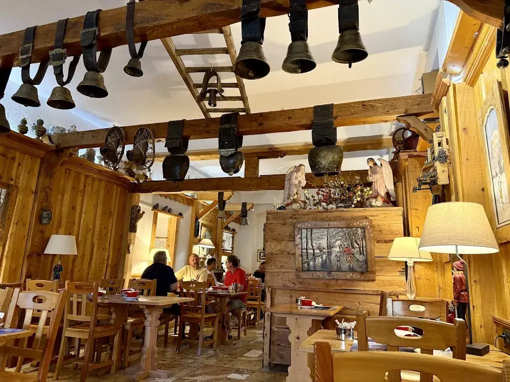 anon ymous_Logis Hôtel de la Chaussée_Briançon_review