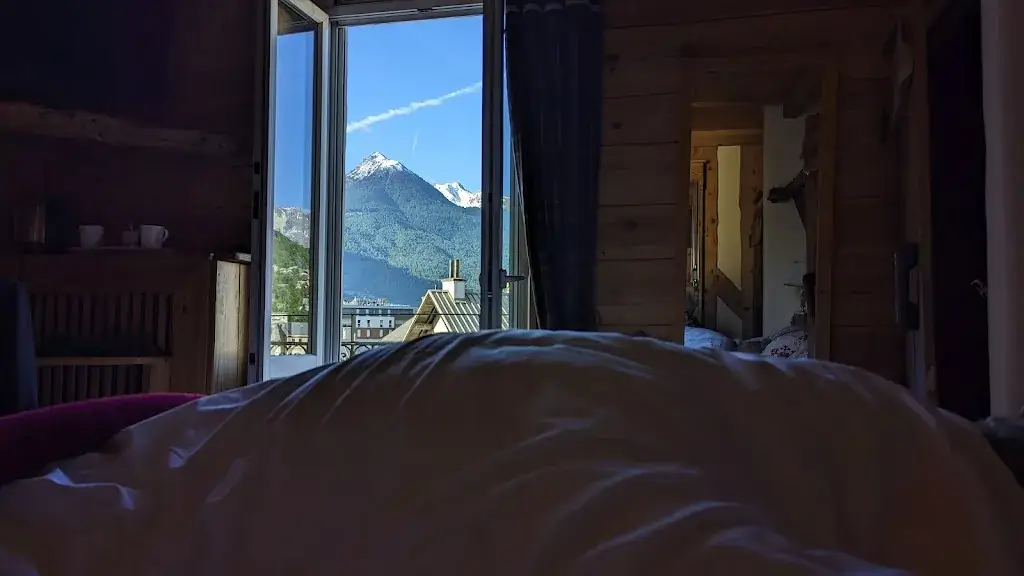 Arthur Astarita_Logis Hôtel de la Chaussée_Briançon_review