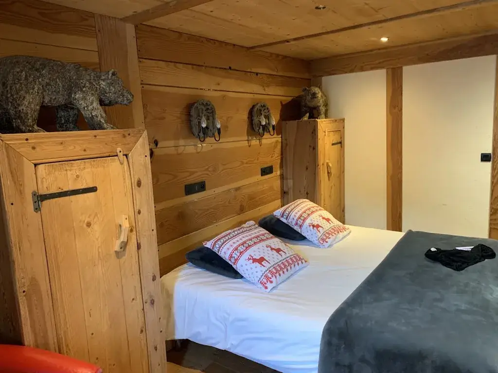 Prescott Bergh_Logis Hôtel de la Chaussée_Briançon_review