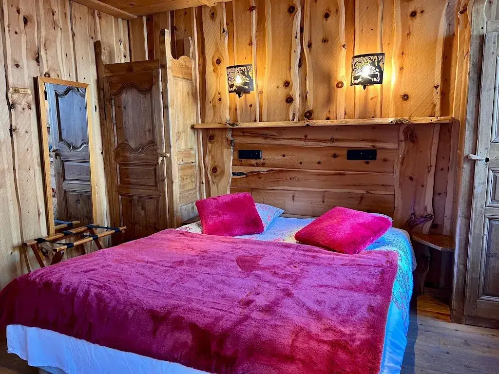 Logis Hôtel de la Chaussée_Briançon_slider_image_3