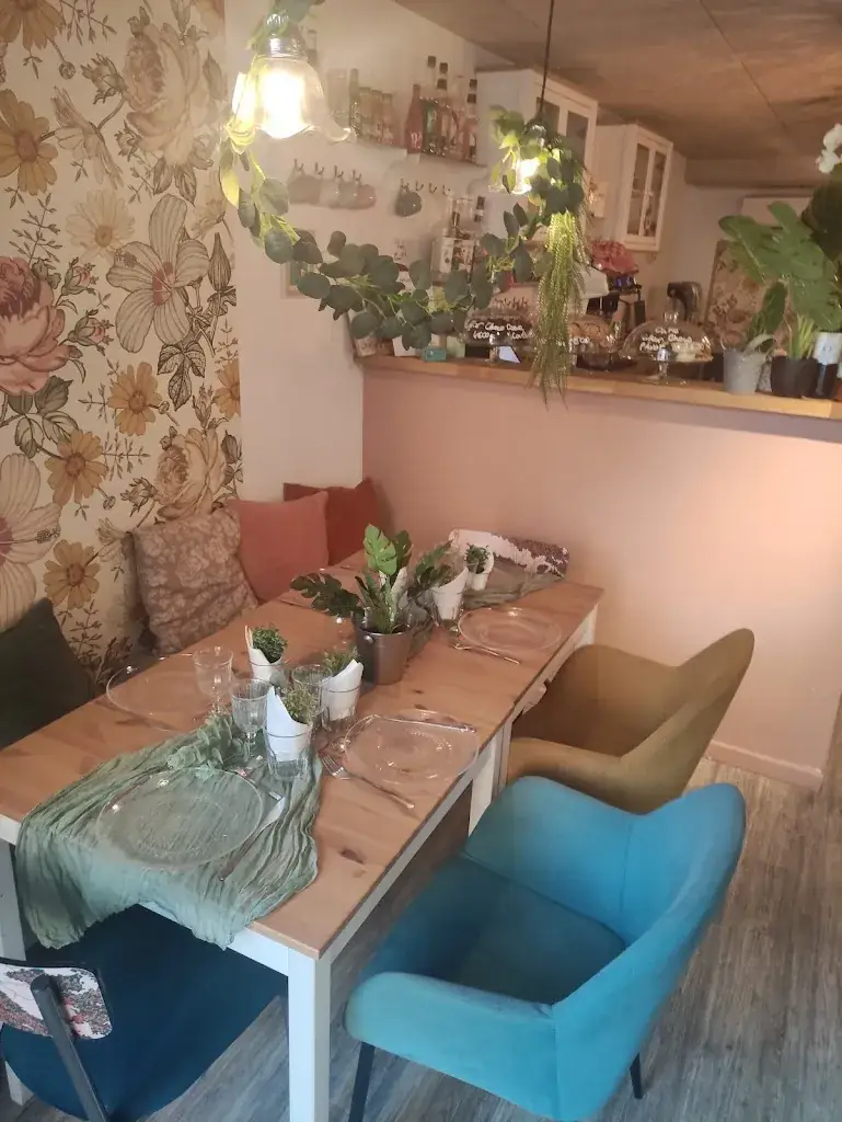 CHARLOTTE & COMPAGNIE restaurant in Brignoles