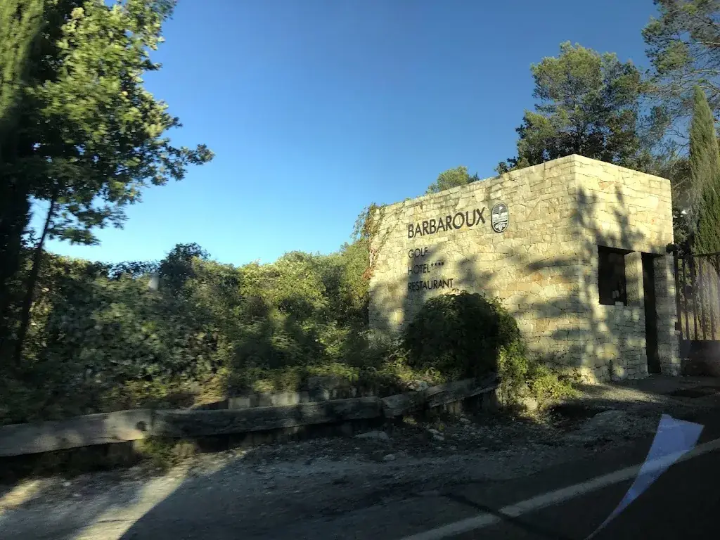 Mickael Doisneau_LES TERRASSES DU GOLF_Brignoles_review