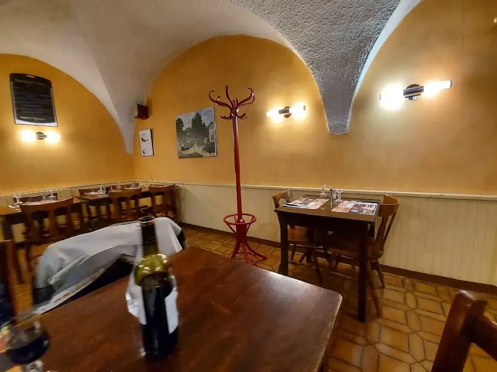 Le Petit Casse Graine restaurant in Orcines