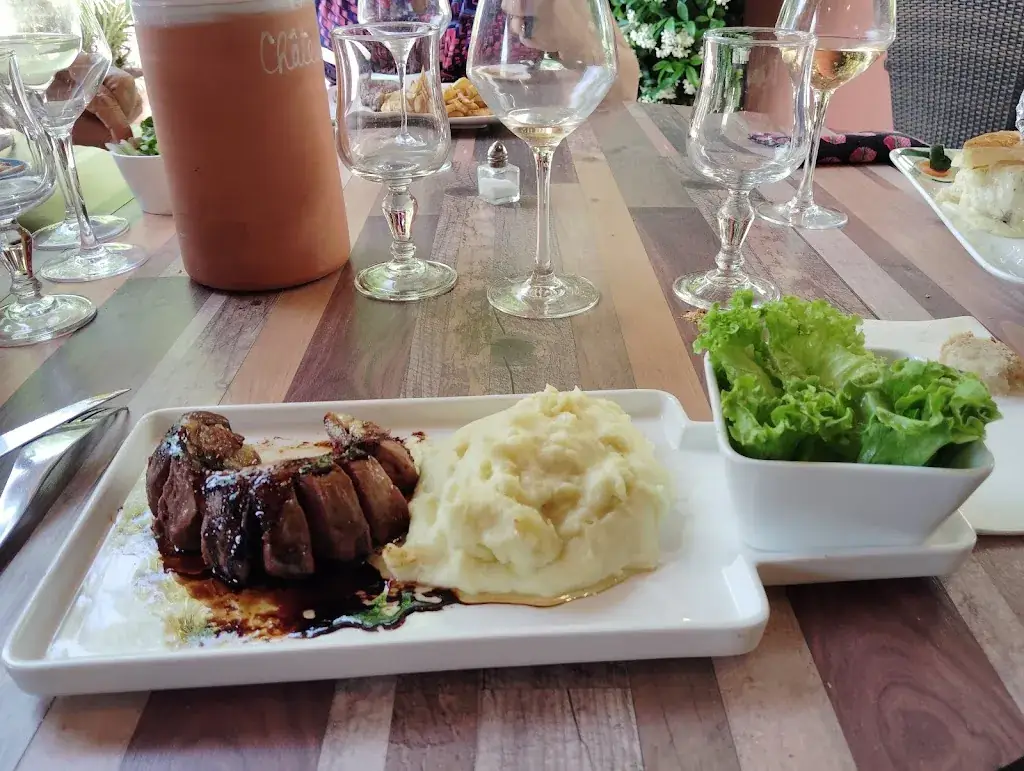 Estelle Cloann_Restaurant Au Cheval Noir / Traiteur Jardin Délice Brignoles_Brignoles_review