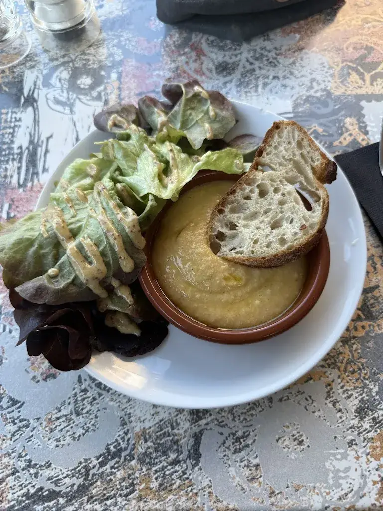 Yadun MR_Le Petit Graillou_Orcines_review