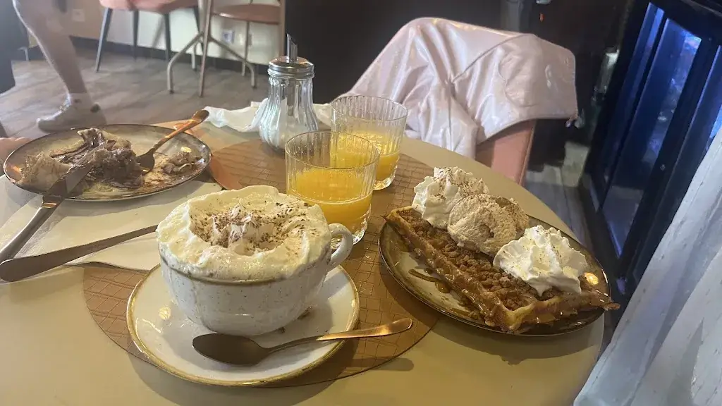 Sophie Decousset_La Place des Mets_Val_review