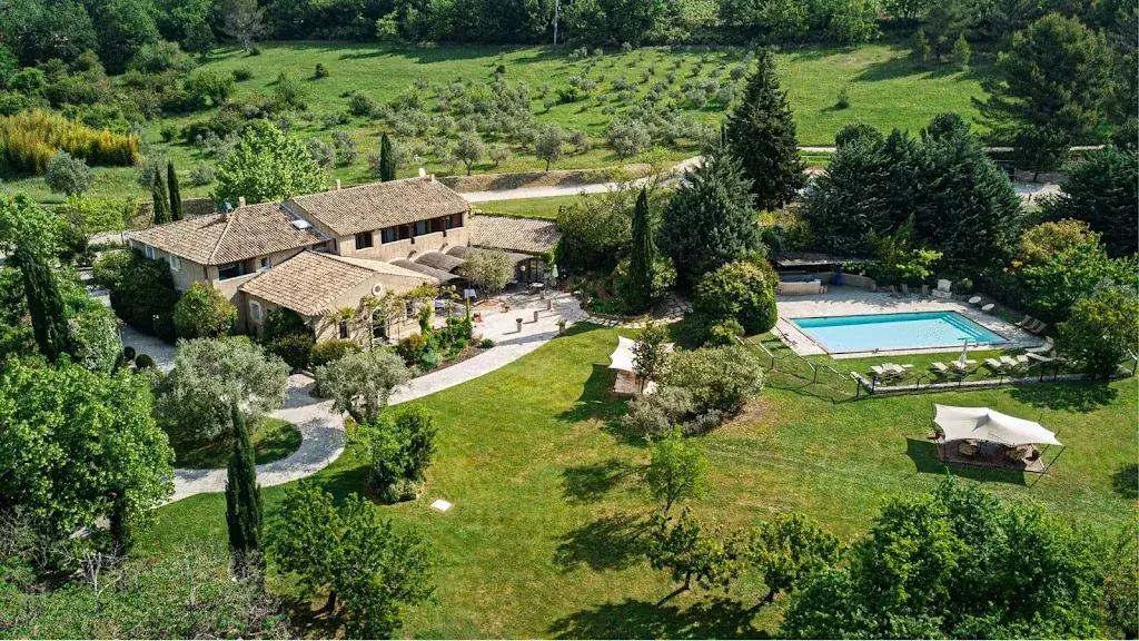 Hôtel Auberge La Fenière Restaurant in Cadenet