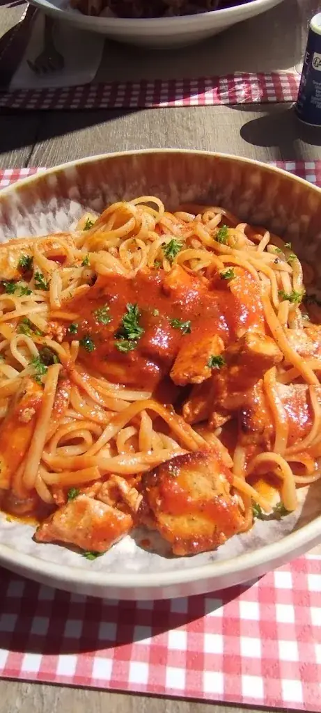 Helene Dutelle_Un Coin D´Italie Epicerie_Camaret-sur-Aigues_review