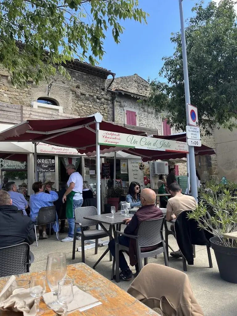 Un Coin D´Italie Epicerie restaurant in Camaret-sur-Aigues