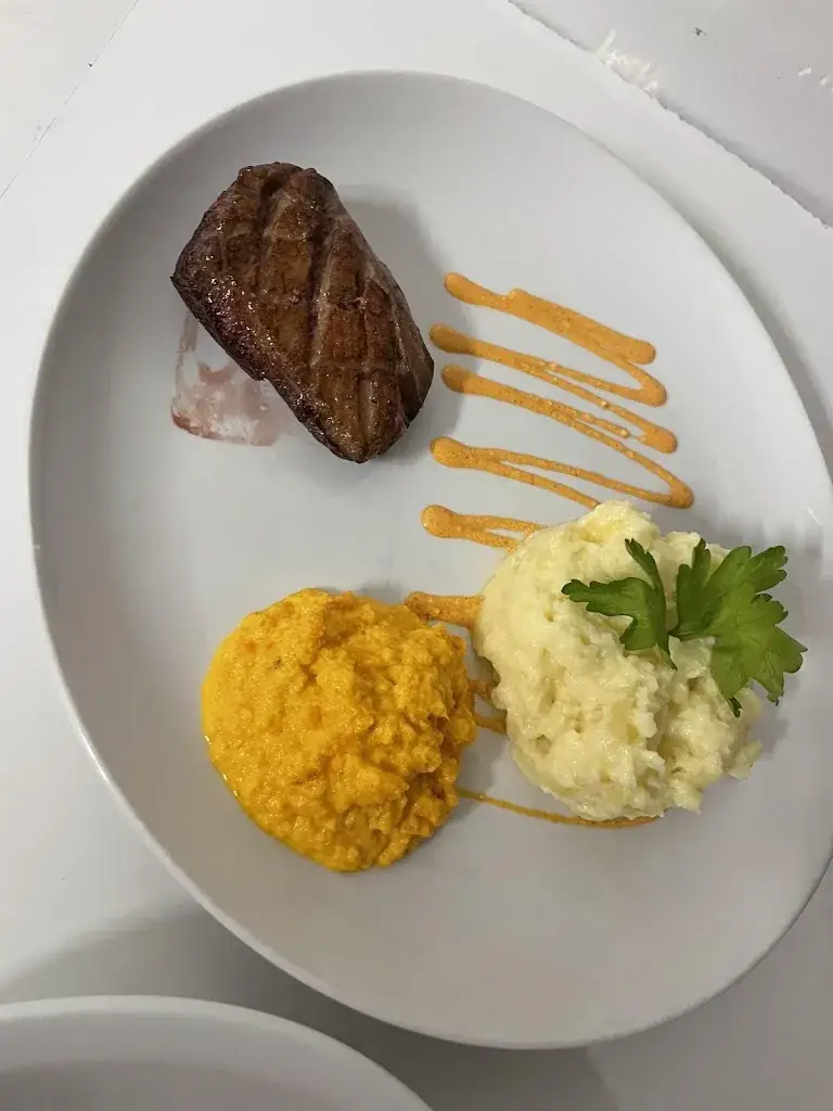 Menu_LA FAMILLE_Travaillan_image_2