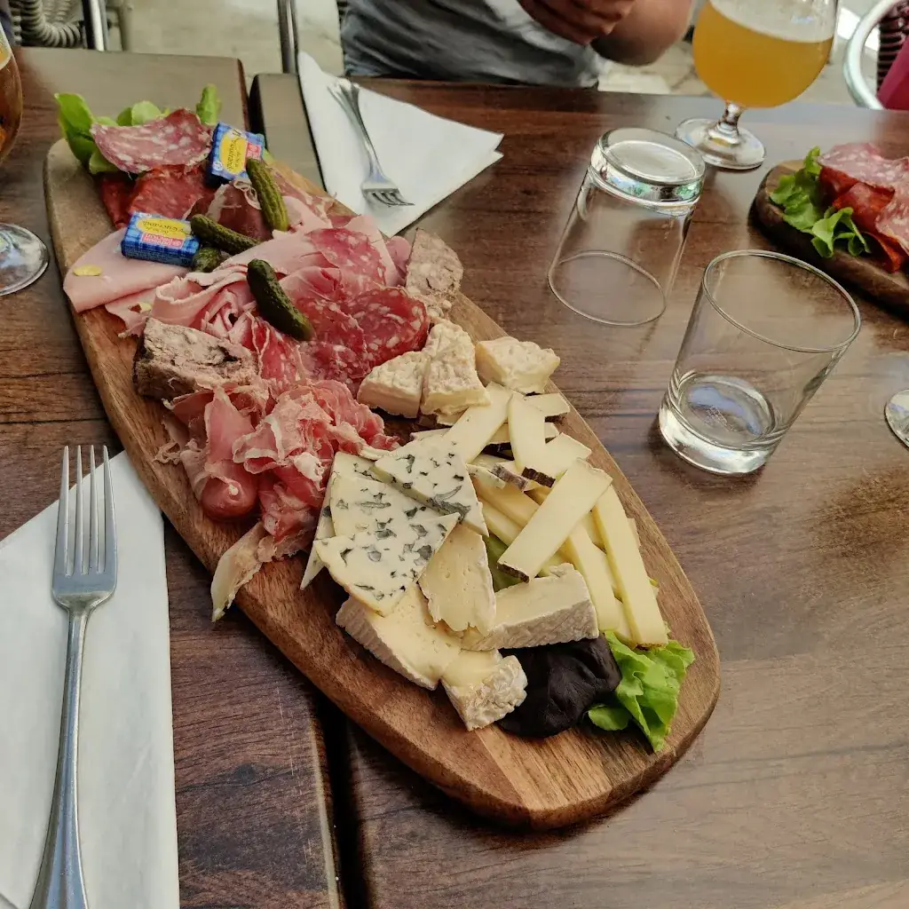 Café du Cours_Camaret-sur-Aigues_slider_image_2