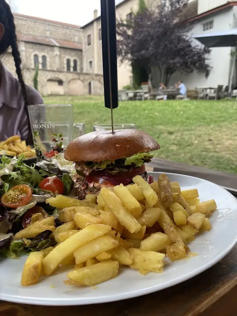 Priscilia Cya_L' Auberge des Tours_Orliénas_review