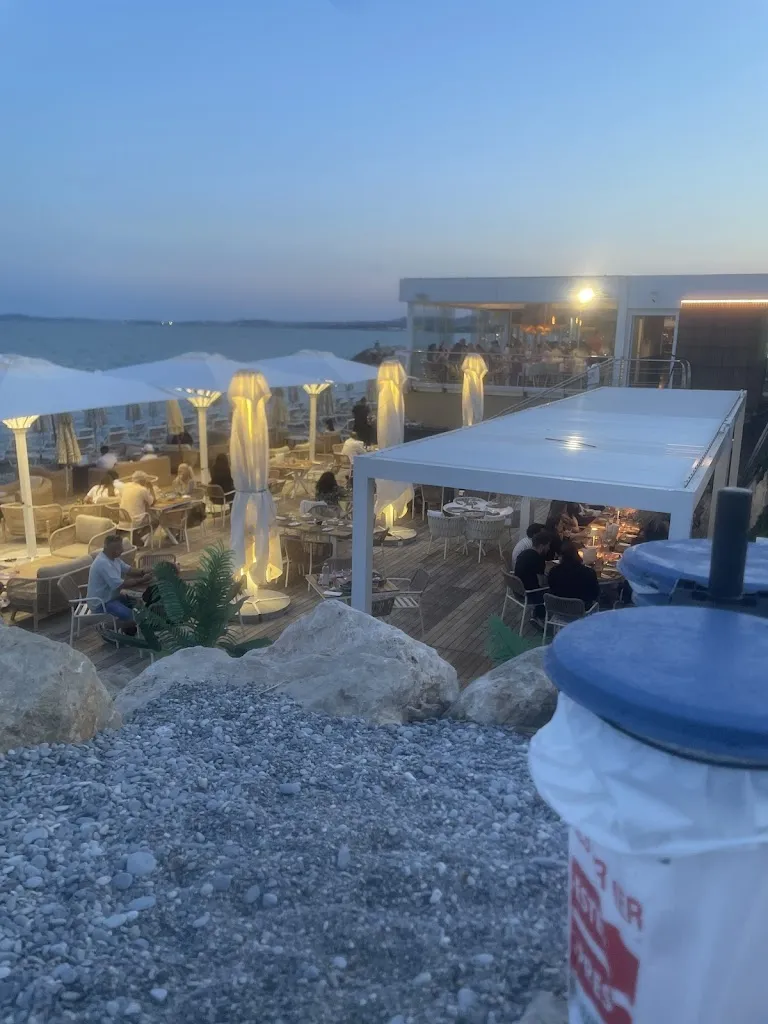 Ian Carroll_Le Carre Bleu_Cagnes-sur-Mer_review