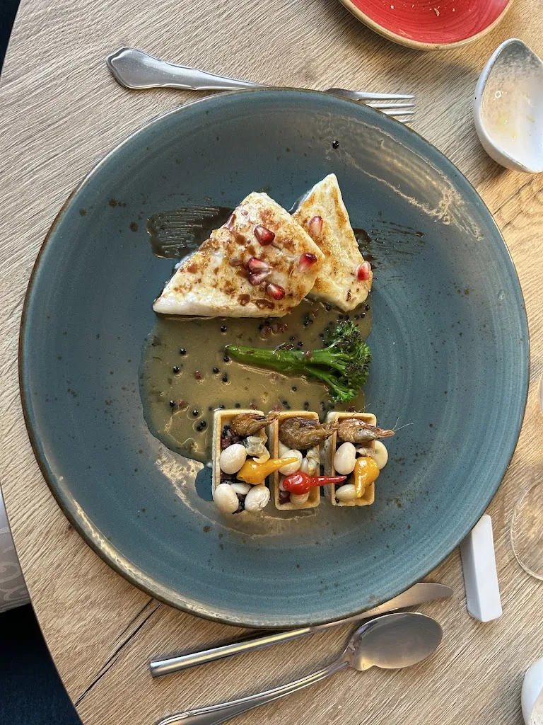 Louise Hampson_L'Agapè_Cagnes-sur-Mer_review