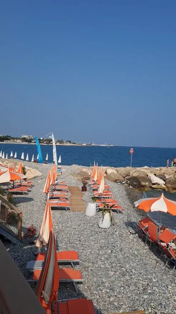 Laura B._Art Beach by Victoria_Cagnes-sur-Mer_review