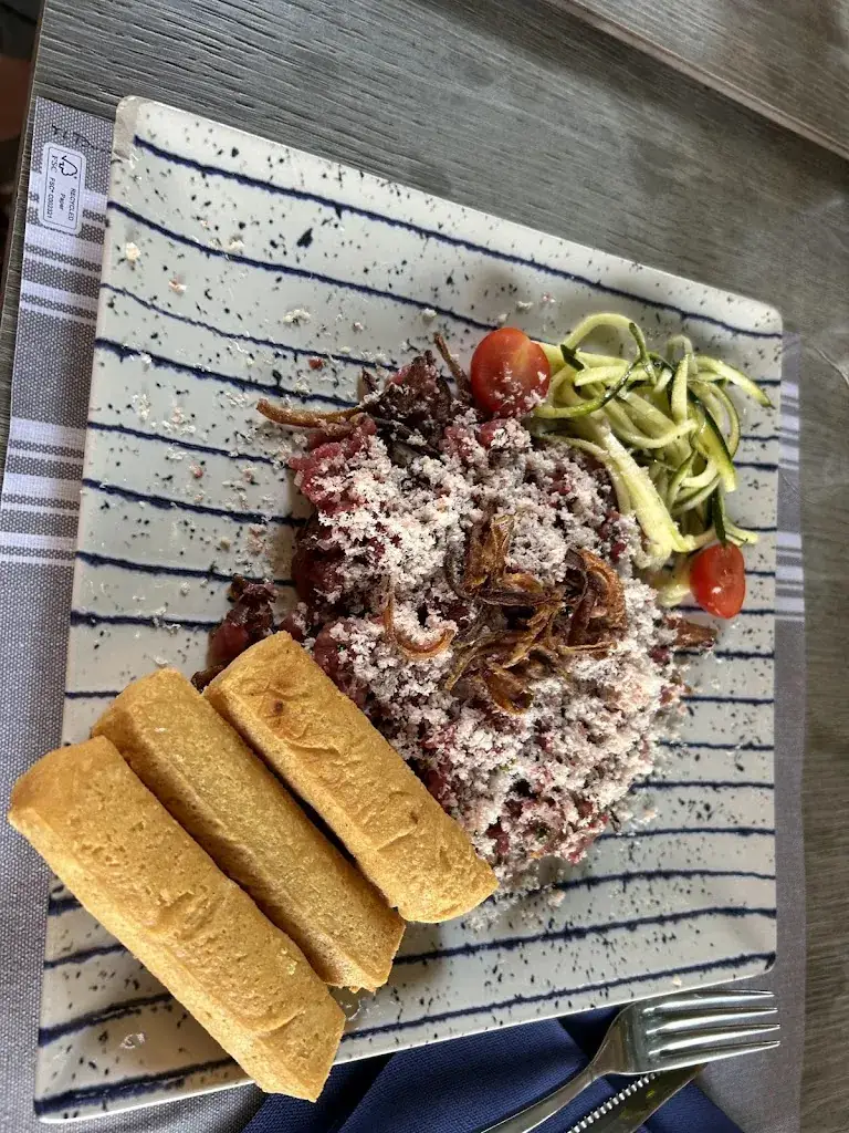 De Petra Des Oordeels_Au Bon Endroit_Carcès_review