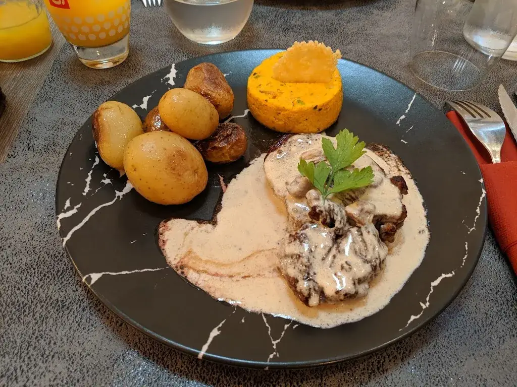 Dan Claudiu Gavril_Au Bon Endroit_Carcès_review