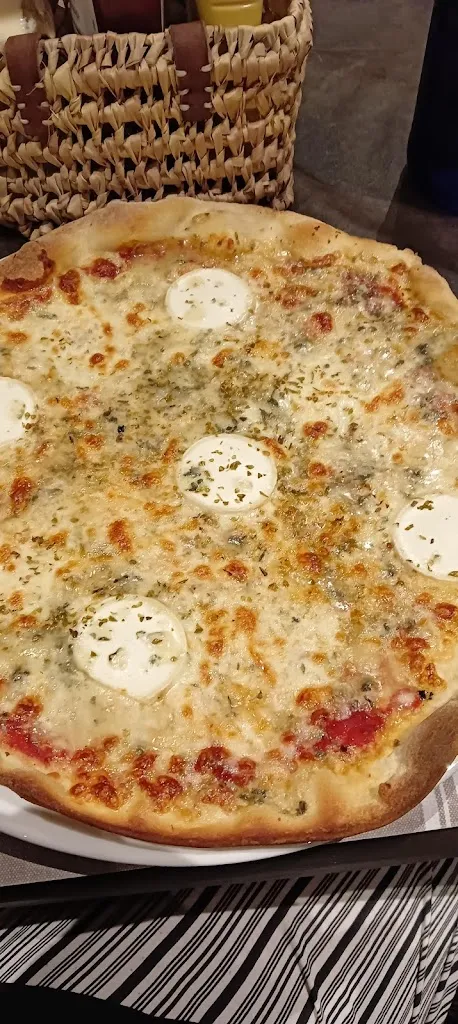 Menu_Restaurant pizzeria La Petite Fontaine_Carcès_image_5