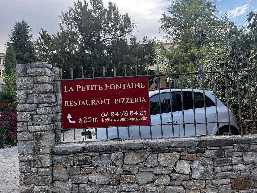 Oguz Karadeniz_Restaurant pizzeria La Petite Fontaine_Carcès_review