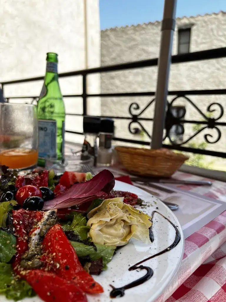 Sara Wortman_Au Rendez-Vous_Callian_review