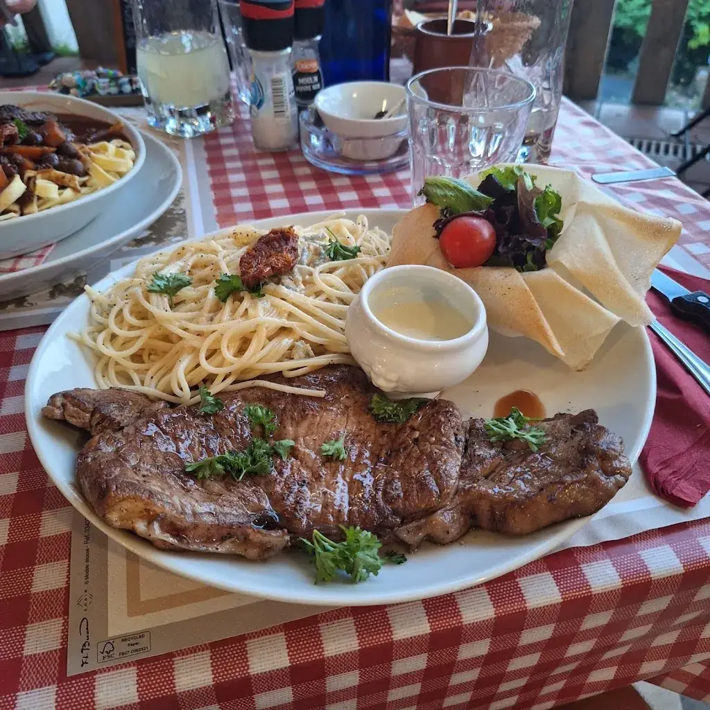 Au Rendez-Vous_Callian_slider_image_2